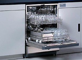 LabConcoSteamScrubber Lab Dishwashers for labware, tubes, Petri dishes, BOD bottles and beakers feature 304 stainless steel upper and lower spindle racks